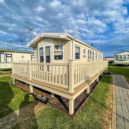 Caravan With Decking And Free Wifi At Seawick Holiday Park Ref 27214Sw Clacton-on-Sea Luaran gambar