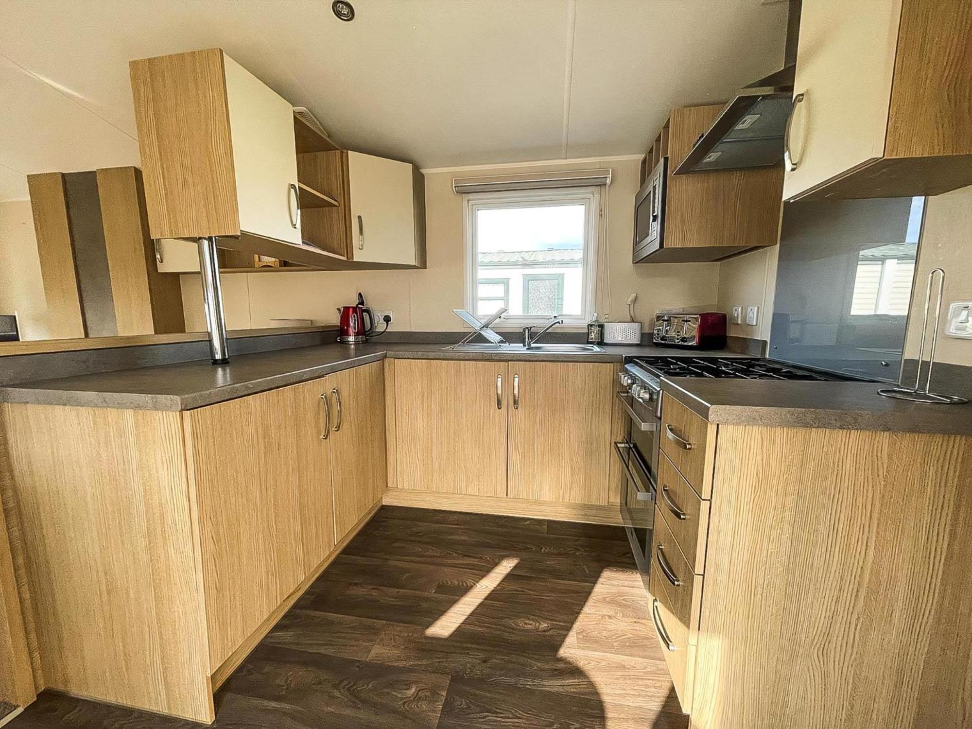 Caravan With Decking And Free Wifi At Seawick Holiday Park Ref 27214Sw Clacton-on-Sea Luaran gambar